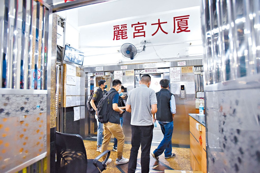 女嬰離奇死亡,重案組探員到場調查。