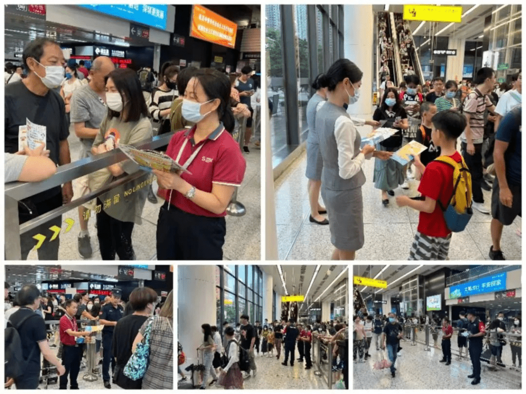 深圳旅遊打卡攻略折頁小冊子推出首日，有義工向旅客派發。