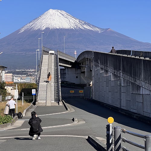 富士山夢之大橋是外國遊客拍攝富士山美景的打卡熱點。網上圖片