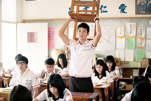 柯震東10年前拍九把刀執導的《那些年,我們一起追的女孩》成名。