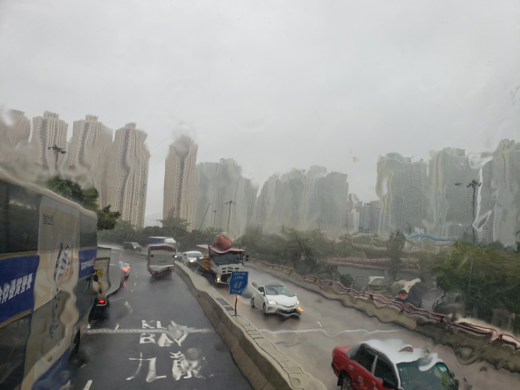九龍市區雨勢頗大。