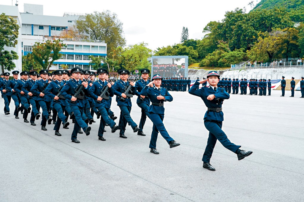 香港警察學院昨日舉行結業會操，有34名見習督察及165名學警「出班」。
