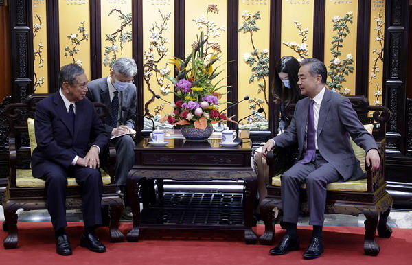 王毅在會面中談及中日兩國關係。外交部