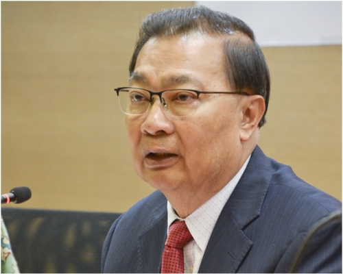 譚耀宗不認為政府的做法是「以言入罪」。