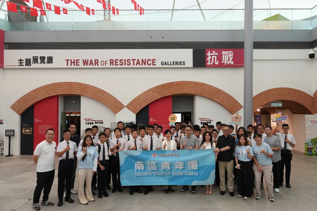 何永賢上星期五，參加了南區慶祝中國共產黨成立105周年活動，與香港航海學校的學生一起參觀香港抗戰及海防博物館。何永賢fb