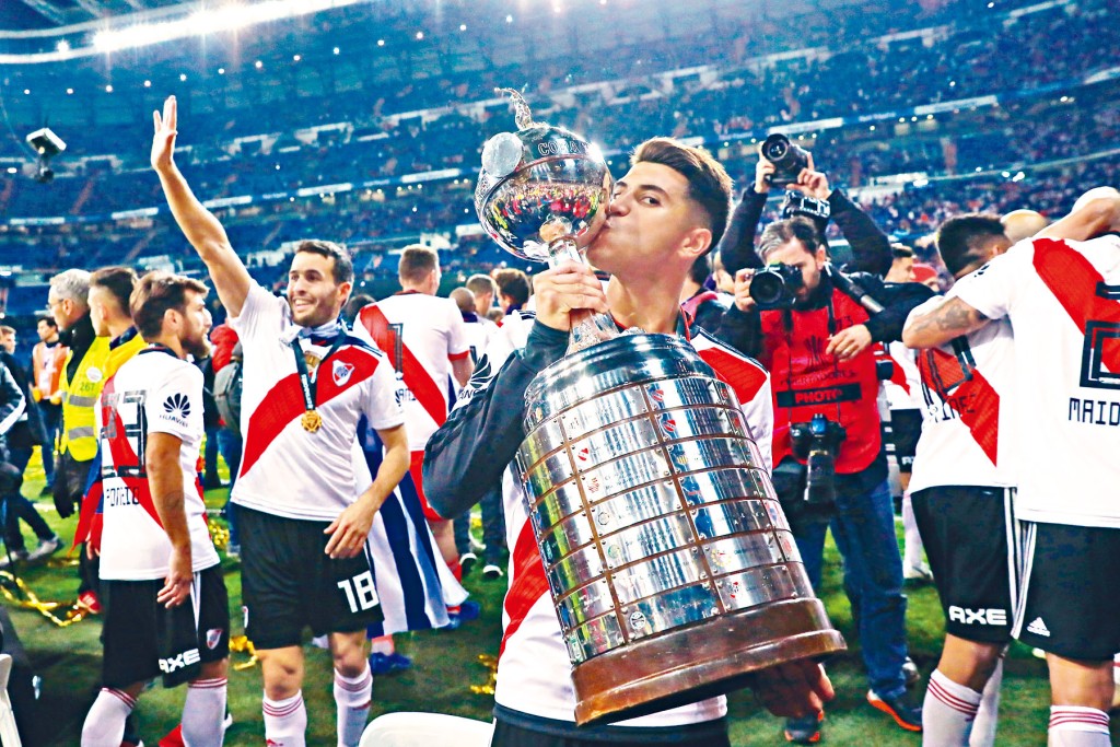 河床中场艾斯基柏拉斯奥斯