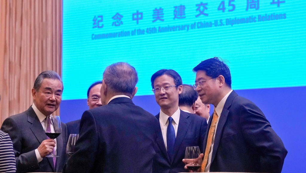 北京舉行中美建交45周年招待會，王毅向來賓祝酒。