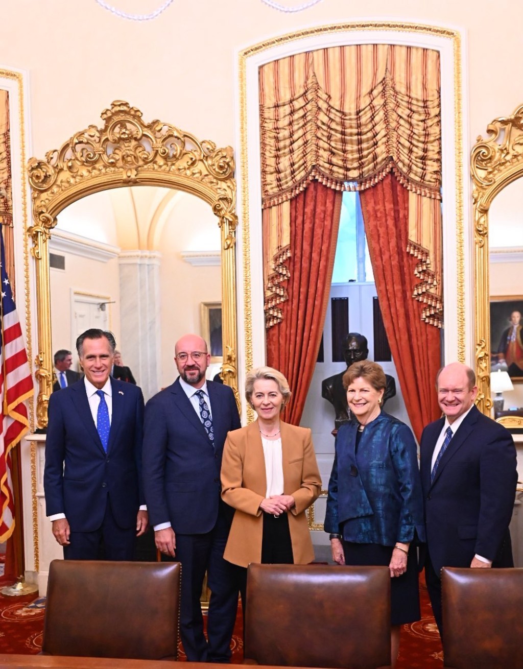 冯德莱恩和欧洲理事会主席米歇尔与美国参议院两党代表会面。 X