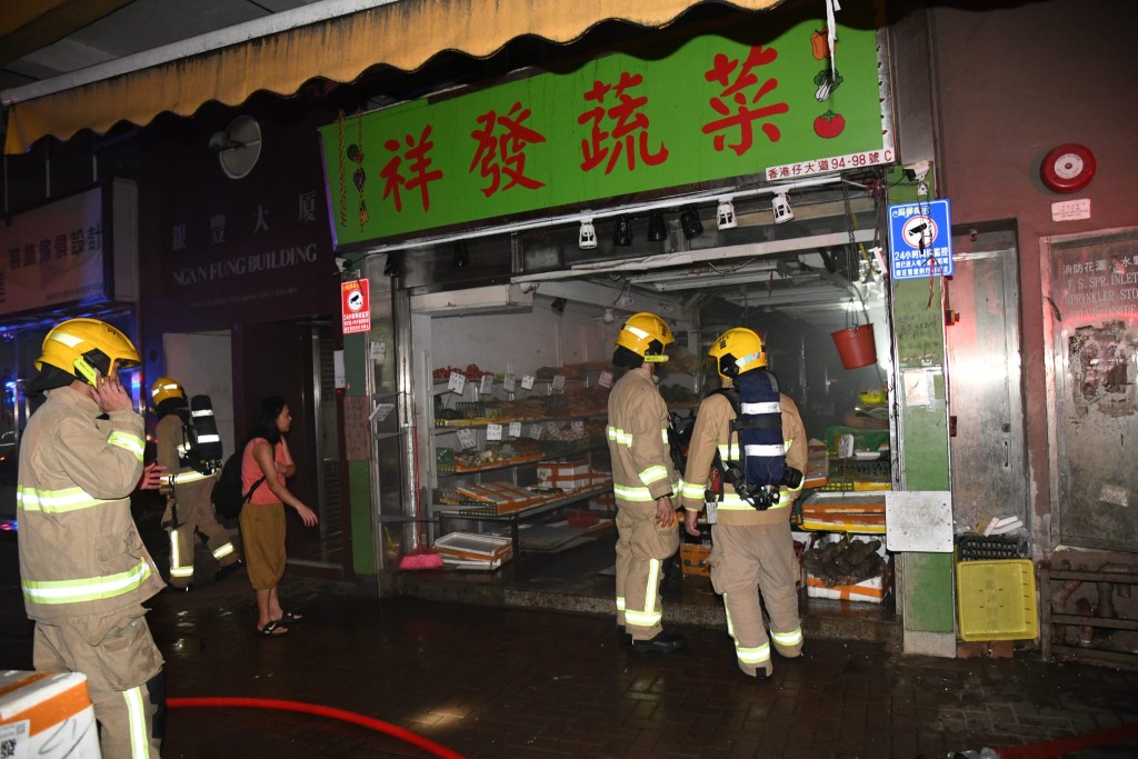 香港仔大道94号至98号地下C铺一家营运一年多的菜档发生火警。李家杰摄
