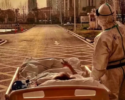 醫患共同欣賞夕陽照片爆紅網絡。網圖