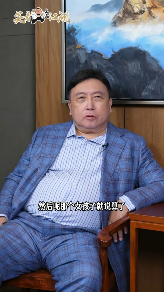  王晶日前在抖音拍片自爆「有女埋身」的經過。