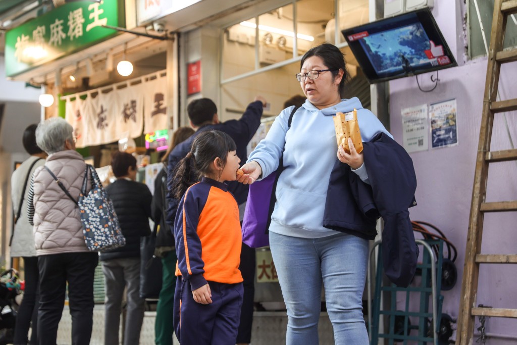 他舉例指，可找網紅來介紹東大街美食街應怎樣消費。