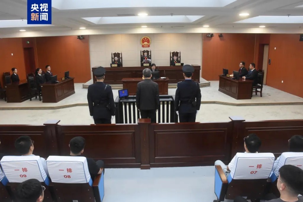 中宣部原副部長張建春因受賄5506萬人民幣，遭判刑14年。央視