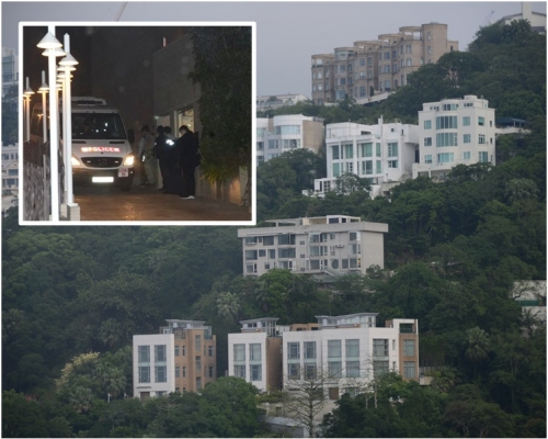 當晚大批警員趕到現場白加道31號獨立屋調查(前排中)。 資料圖片