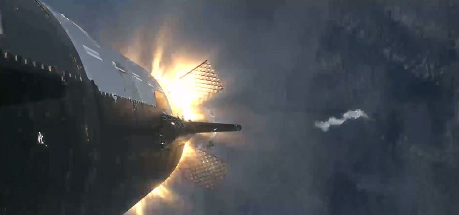 「星艦」第三度試飛，在重返大氣層時損毀。