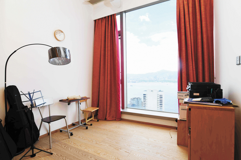 ■房間配有近地玻璃窗，採光度一流。