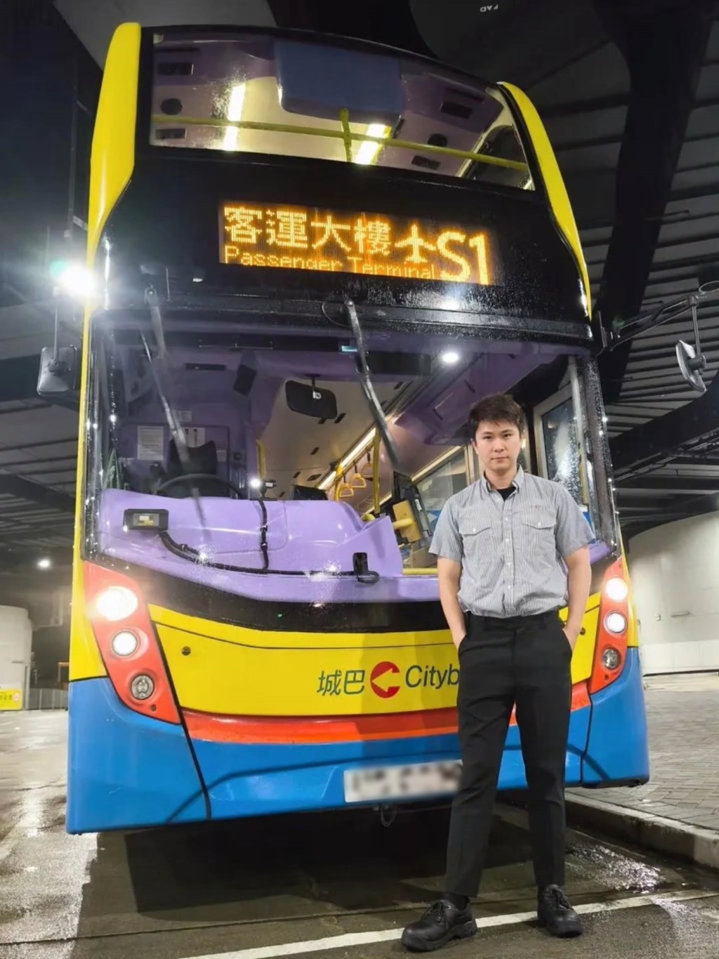 譚澔天做巴士車長維持生計。