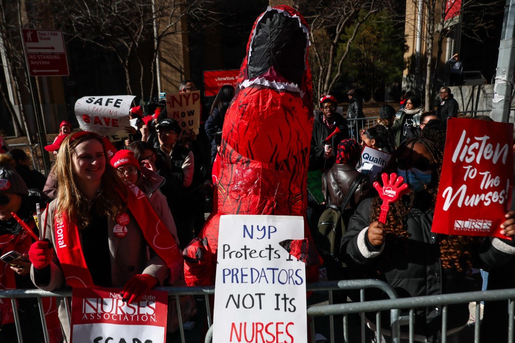 紐約3大醫院系統1.5萬護士啟動罷工。法新社