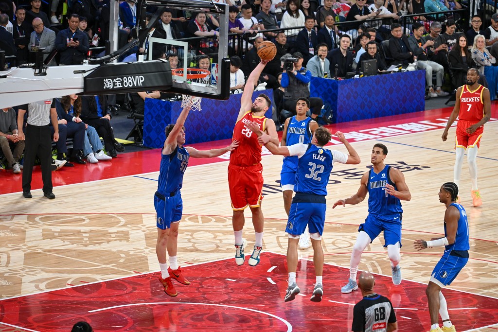 NBA中國賽火箭vs獨行俠G1。魏國謙攝