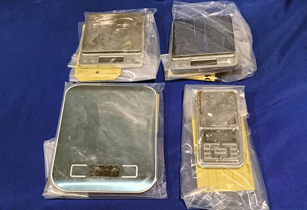 警方展示有關證物。