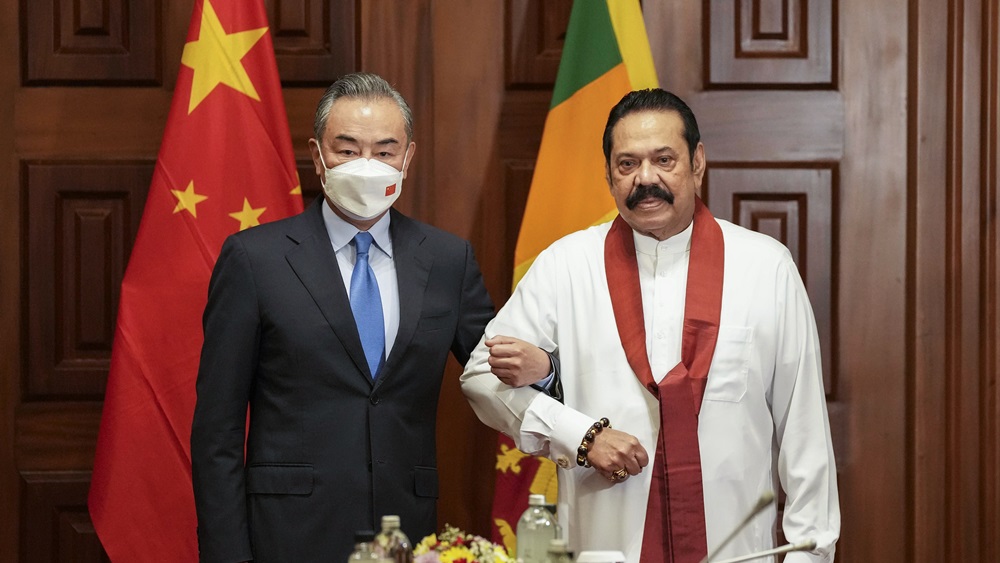 法新社報道，斯里蘭卡藉着王毅的到訪，向中國尋求債務重組。美聯社資料圖片