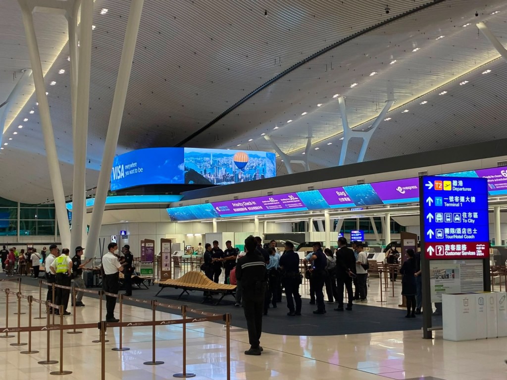 现场为香港国际机场二号客运大楼。网上图片