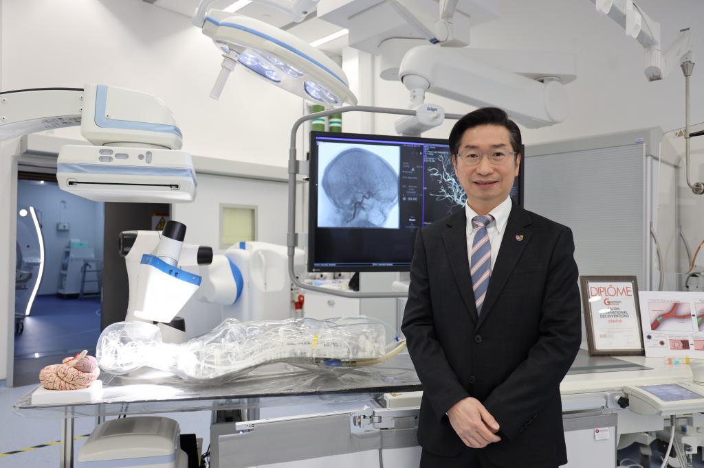 中大医学院院长赵伟仁是上消化道手术和创新内镜及机械人外科的权威。 