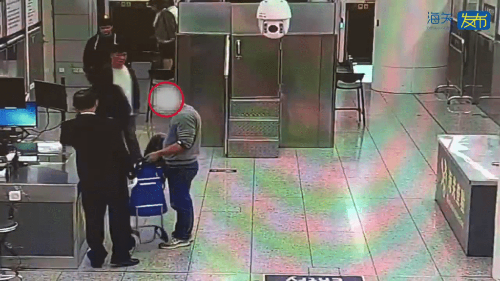 北上男煙盒藏5399顆珍珠,福田口岸斷正。 海關發布 北上男煙盒藏5399顆珍珠,福田口岸斷正。 海關發布