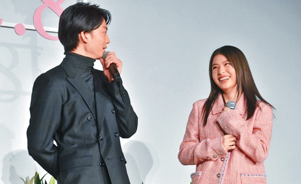 伊藤健太郎和出口夏希曾合作2023年電影《在那開滿花的山丘》。