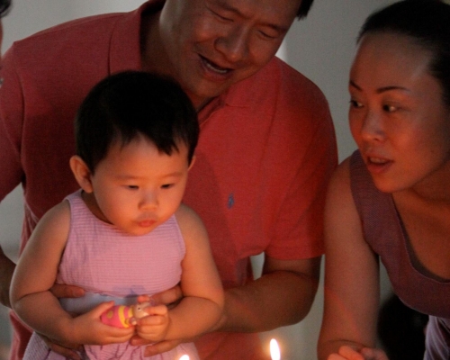 前中共政治局常委周永康的兒媳黃婉(右)，近日頻頻在社交網站發文，為自己的處境發聲。  資料圖片