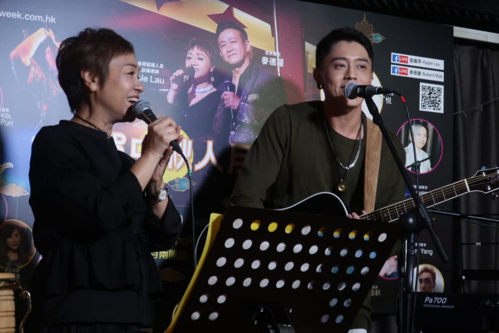 聽到兒子歌聲勁冧。