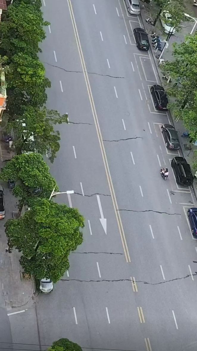 地震發生後，清遠有路面出現裂痕。