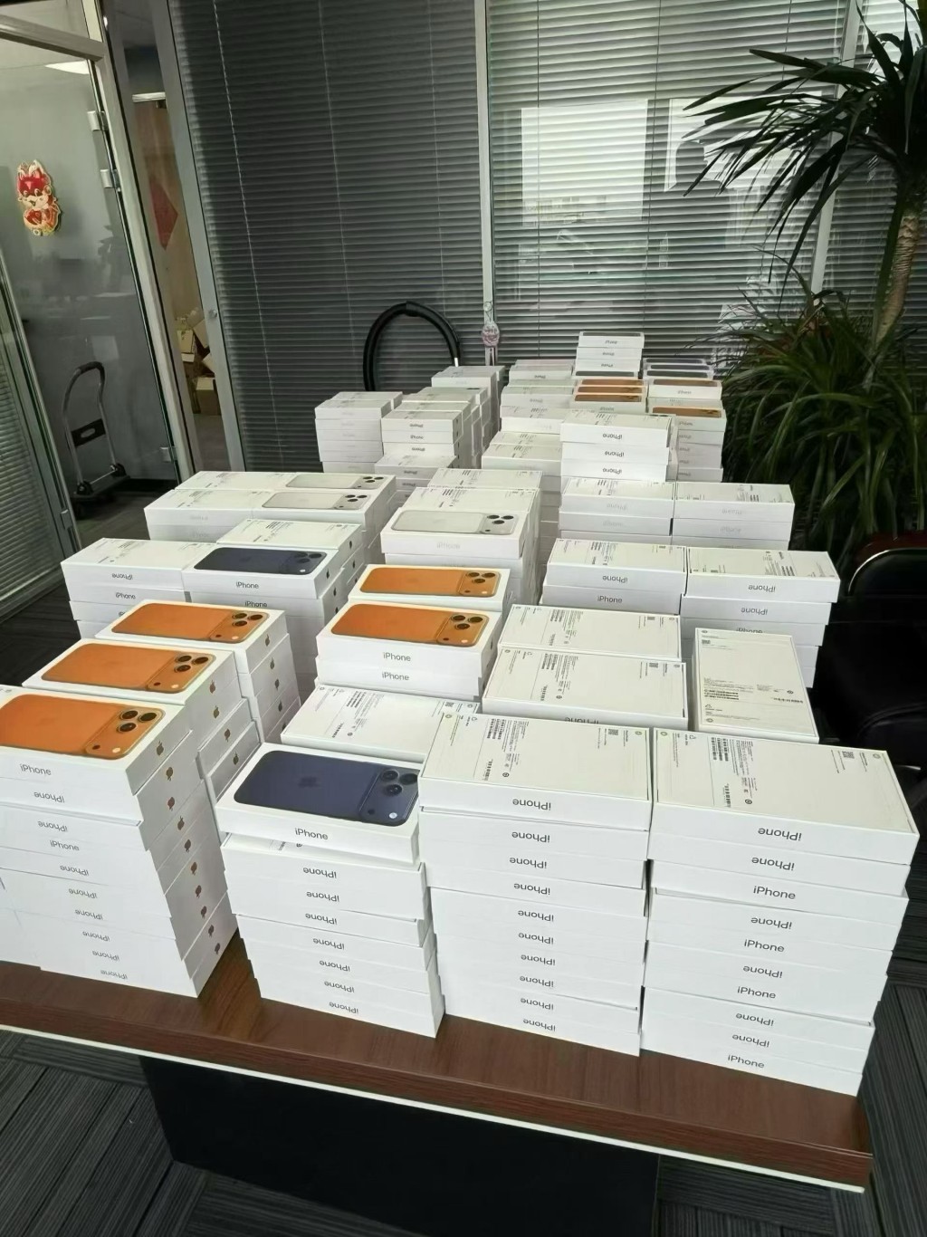 有內媒指，iPhone 17 Pro系列出現黃牛拒收的情況。微博