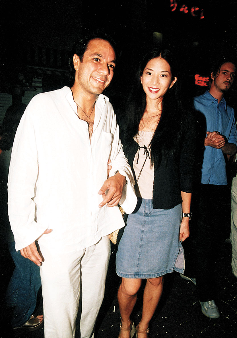 2000年，張耀揚前女友艾永玲Audry與男友夏利里拉家族成員之一的Aarron，現身公開活動。