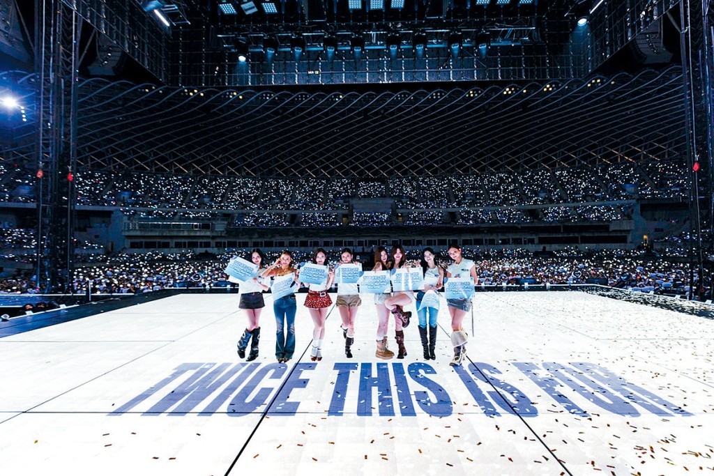 TWICE前晚在高雄舉行尾場演出，驚喜宣布明年3月唱到台北大巨蛋。