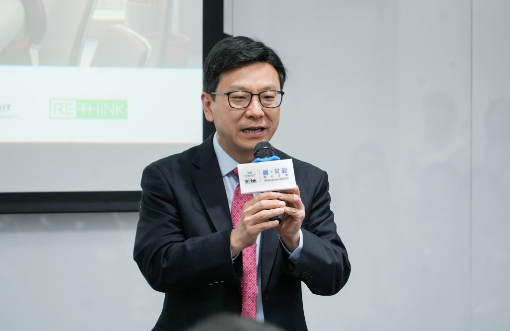 孫玉菡指,僱員再培訓局在三十多年前設立,當時主要是應對工廠北移的挑戰,轉型為服務業。資料圖片 孫玉菡指,僱員再培訓局在三十多年前設立,當時主要是應對工廠北移的挑戰,轉型為服務業。資料圖片