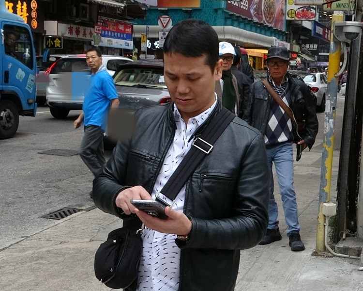 年約50歲的事主,據稱 車主登記是他的妻子。