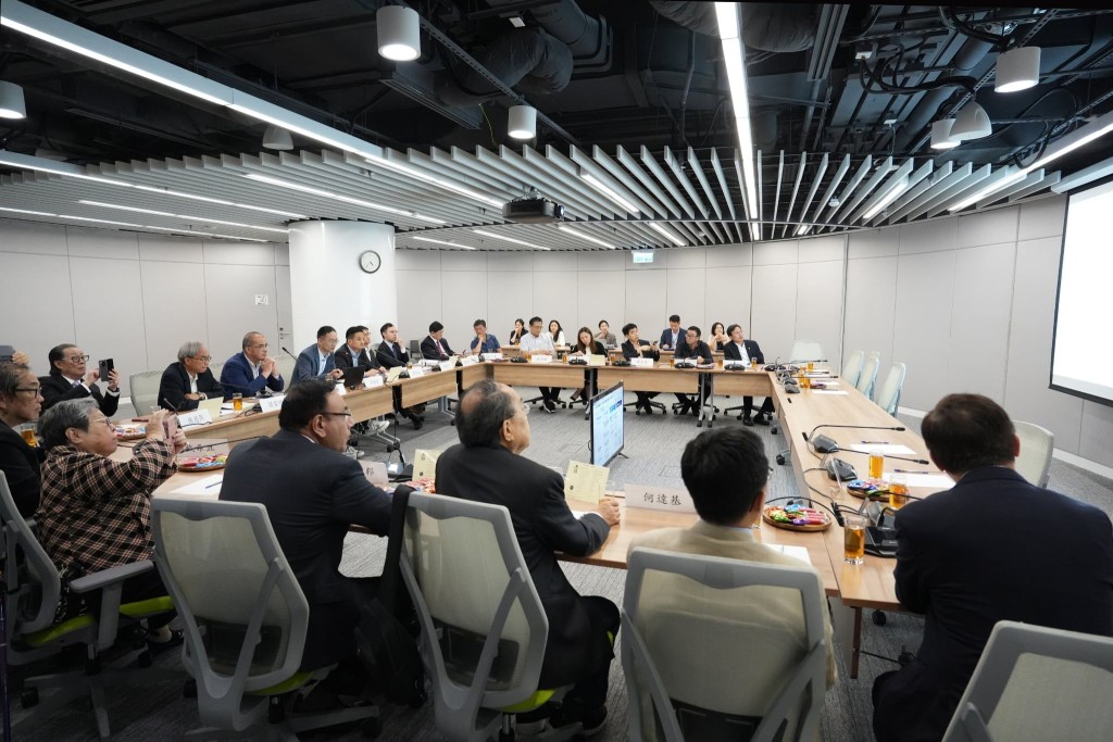 特首政策組舉行「與專家有約」研討會(Fireside Chat with CEPU Experts)。 特首政策組舉行「與專家有約」研討會(Fireside Chat with CEPU Experts)。