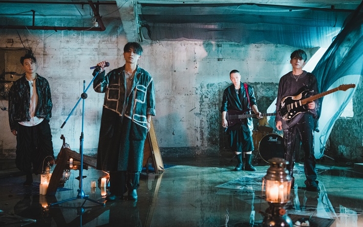 OP四子雨中夾Band象徵著樂隊迎難而上。