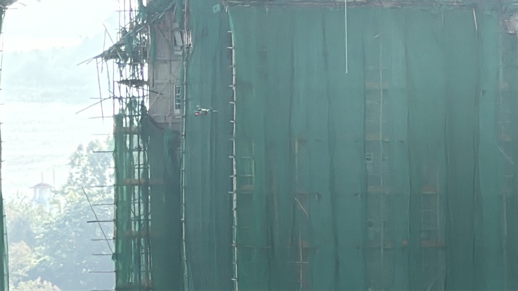 警方在現場放無人機拍攝。劉漢權攝 警方在現場放無人機拍攝。劉漢權攝