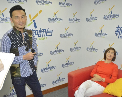 二人戲裏戲外都鬥氣。