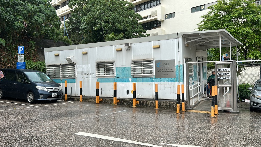 天光道駕駛考試中心有教車師傅已獲悉譚的死訊。林思明攝 天光道駕駛考試中心有教車師傅已獲悉譚的死訊。林思明攝
