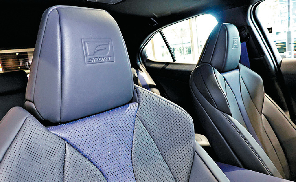 ■F-Sport皮椅配以藍黑雙色。 ■F-Sport皮椅配以藍黑雙色。