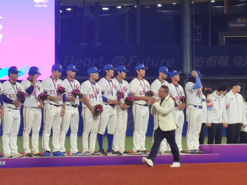 棒總主席何迪夫(Dave)獲邀出任杭州亞運棒球賽頒獎嘉賓。 棒總圖片