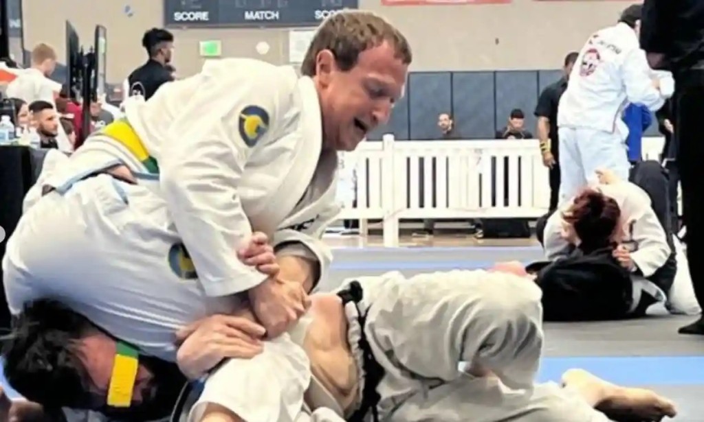 朱克伯格上月在巴西柔術賽場上壓倒對手。網上圖片