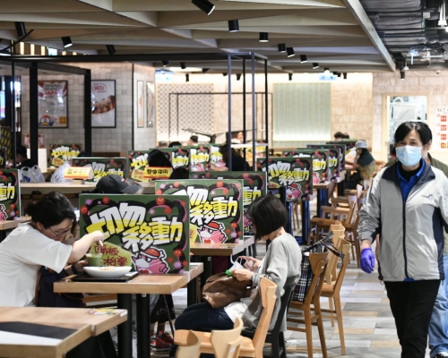 專家認為限聚令應該與堂食每桌人數一致。