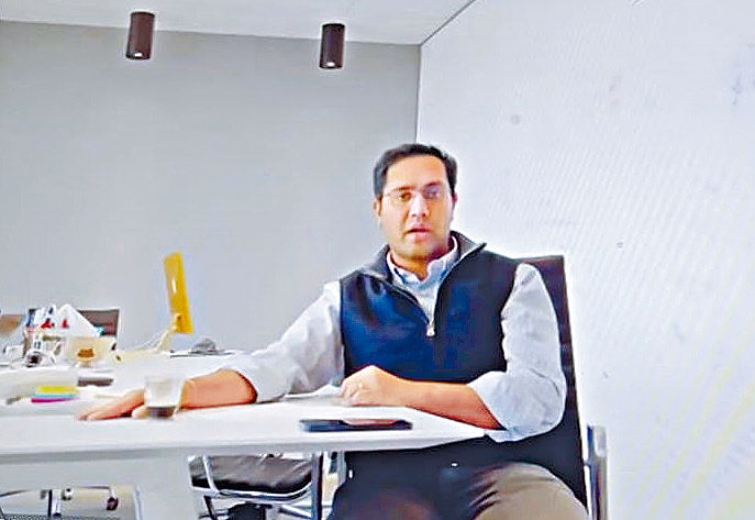 Better.com行政總裁加格在Zoom視像會議中，宣布裁員。