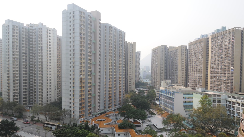 黃大仙下邨龍和樓15歲少年墮樓亡