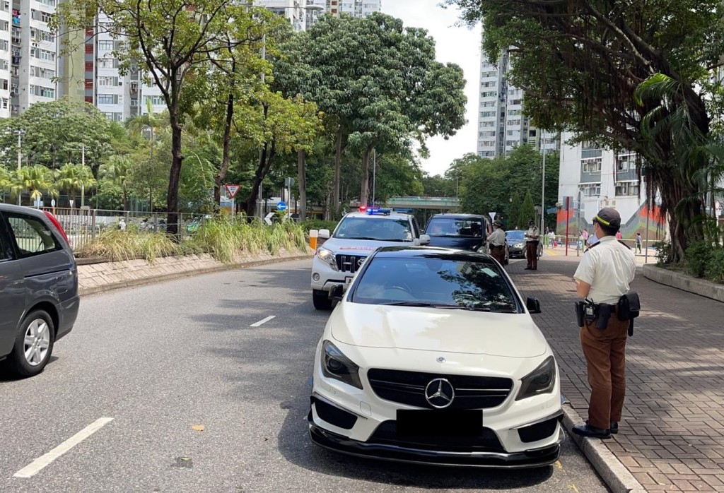 警方對大埔區違例泊車進行執法行動。 警方圖片