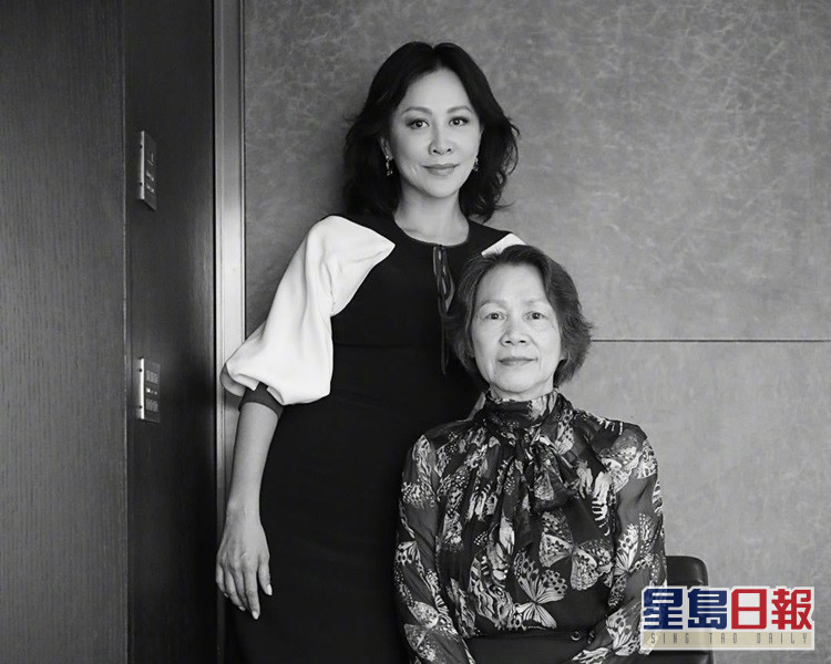劉嘉玲與媽媽的關係好好。
